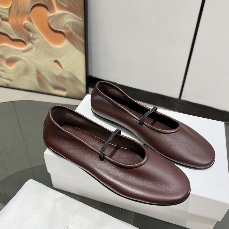 Other flat shoes